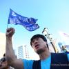 -8월 24일 오후 서울역 광장에서 열린 쌍용차 범국민대회에서 참가자들이  ‘해고자 전원복직’, ‘국정조사 실시’, ‘비정규직 정규직화’ 를 요구하고 있다.