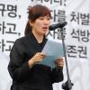 -2009년 9월 26일 용산참사 해결을 위한 집회에서 정영신 씨가 유가족 호소문을 발표하고 있다