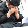 -2009년 7월 11일 야 4당 용산참사집회에서 유가족이 눈물을 닦고 있다