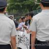 경찰에 가로막힌 금양호 유가족들-6월 10일 오전 정부청사 앞에서는 금양98호 유가족들이 금양호 희생자에 대한 의사자 불인정에 항의하며 기자회견을 열었다.
