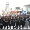 -12월 19일 오후 서울역 광장에서 열린 이명박 정권 2년 심판 민중대회에서 참가한 시민들이 MB악행을 규탄하고 있다