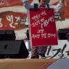 -2010년 5월 1일 오후 서울 여의도 문화마당에서 열린 120주년 세계 노동절 기념 범국민대회에서 이명박 정부를 규탄하는 퍼포먼스를 하고 있다.