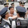 -2010년 6월 29일 오후 홍제동 대공분실 앞에서 한국진보연대 압수수색 및 연행에 규탄하는 기자회견을 하던 중 채증에 항의하던 참가자를 경찰이 에워싸고 있다.