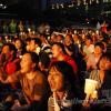 -2010년 7월 7일  저녁 서울 여의도 KBS 본관 앞에서 열린 <시민과 함께하는 KBS 개념탑재의 밤> 시민문화제에서 참가자들이 구호를 외치고 있다.