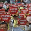 -6월 29일 오후 서울역 광장에서 3천여 명(주최측 추산)의 보건의료 노동자들이 모여 보건의료인력 확충, 최저임금 1만원, 노동개악 저지를 위한  ‘유쾌한 백의의 물결 대행진’ 결의대회를 열고 있다. 
