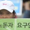 -8월 21일 오후 이주노동자들이 서울 보신각 앞에서 결의대회’를 열고 고용허가제 폐지와 노동3권 보장, 이주노동자 퇴직금 국내 지급 등을 촉구하고 있다. 