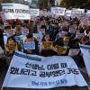-민중총궐기가 열린 11월 12일 오후 서울 종로구 탑골공원에서 청소년들이 모여 박근혜 퇴진을 요구하며 시국대회를 열고 있다.