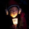 -박근혜 퇴진 5차 범국민행동이 열린 11월 26일 오후 서울 광화문 광장에서 한 아이가 촛불을 들고 있다. 