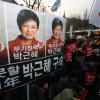 -12월 3일 오후 ‘박근혜 퇴진 6차 범국민행동’ 참가자들이 청와대 1 미터 앞에서 박근혜 퇴진 집회를 열고 있다.