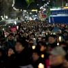 -12월 10일 오후 서울 광화문 광장에서 열린 ‘박근혜 퇴진 7차 범국민행동’ 본무대를 마친 사람들이 청와대를 향해 가두행진하고 있다.