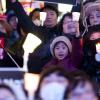 -12월 10일 오후 서울 청운동 인근에서 ‘박근혜 퇴진 7차 범국민행동’에 참가한 사람들이 박근혜 구속 등을 요구하며 구호를 외치고 있다.