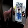 -‘박근혜 퇴진 7차 범국민행동’이 열린 12월 10일 오후 서울 청운동 인근에서 한 참가자가 박근혜 구속 촉구 모형물을 사진으로 찍고 있다.