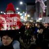 -12월 10일 오후 시민들이 서울 청운동 인근에서 ‘박근혜 퇴진 7차 범국민행동’에 참가하고 있다.