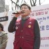 -3월 19일 오후 서울 보신각 앞에서 열린 ‘2017 세계 인종차별철폐의 날 기념대회’에서 이주노조 우다야 라이 위원장이 개회사를 통해 한국에서 인종차별이 심화되는 책임이  정부에 있음을 폭로하고 있다.