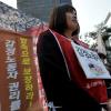 감정노동에 시달리는 다산콜센터 노동자들 -3월 25일 오후 서울 보신각 앞에서 희망연대노조가 “사업장의 담을 넘어 지역, 시민 · 사회와 함께! 희망연대노조 공동투쟁 선포 결의대회”를 열고 있다. 