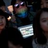 - 성소수자 차별반대 무지개행동이 26일 오후 서울 영등포경찰서 앞에서 촛불문화제를 열고 동성애 반대 발언을 한 문재인 대선후보 규탄 및 연행된 성소수자 인권활동가의 즉각 석방을 촉구하고 있다. 