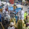 -대회를 마친 이주노동자들이 서울 고용노동청 앞까지 가두행진을 하고 있다.