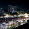 -박근혜 퇴진 촛불 시작 1주년을 맞아 10월 28일 오후 서울 광화문광장에서 열린 ‘촛불은 계속 된다! 촛불 1주년 대회’에서 수만 명의 참가자들이 촛불로 광장을 채우고 있다. 