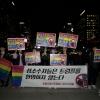 -트럼프가 방한 11월 7일 오후 광화문 광장에서 트럼프에 반대하는 성소수자들이 ‘NO 성소수자 혐오! NO 트럼프!’ 기자회견을 열고 있다