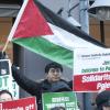 -이스라엘 대사관 앞에 도착한 시민·사회·민중단체 들이 기자회견을 열고 이스라엘의 팔레스타인 살인 진압을 강력 규탄하고 있다. 