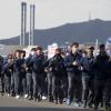 -한국GM 노동자들이 한국GM 부평공장을 나와 부평역 광장까지 가두 행진을 벌이고 있다.