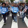-‘2018 세계 노동절 대회’를 마친 노동자들이 서울시청 광장을 출발해 종로 4가까지 가두행진을 하고 있다. 
