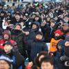 -‘故 김용균 2차 범국민 추모제’에서 참가자들이 구호를 외치고 있다