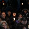 -고 김용균 씨가 안치되어 있는 서울대병원 장레식장 앞에서 촛불 추모제가 열리고 있다.