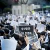 -3월 9일 서울 보신각 앞에서 비웨이브가 주최하는 19차 임신중단 전면 합법화 시위가 열리고 있다.