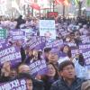 -‘세계 여성의 날’인 3월 8일 오후 민주노총 주최로 ‘세계 여성의 날 정신 계승 전국노동자대회’가 서울 파이낸스센터 앞에서 열리고 있다.