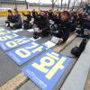 -집배원·우체국 시설관리 노동자 등으로 구성된 민주우정협의회가 3월 16일 오후 서울 청와대 사랑채 앞에서 결의대회를 열고 있다.