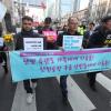 -공동행동 집회를 마친 참가자들이 보신각을 출발해 국가인권위원회 앞까지 행진을 하고 있다.