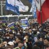 -3월 27일 오후 전국노동자대회에 참가한 1만여 노동자들이 노동법 개악 중단을 요구하며 국회 앞 행진을 하고 있다.