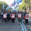-결의대회를 마친 노동자들이 ‘노동개악 멈추고 노동존중 세우는 5・11 비정규직 대행진’을 펼치고 있다.