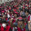 -19일째 전면파업중인 한화토탈 노동자들이 5월 13일 오전 서울 한화본사 앞에서 결의대회를 열고 노조탄압 분쇄, 임금인상 등을 요구하고 있다.