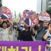 -대회 참가자들이 서울시청광장을 출발해 을지로를 지나 광화문사거리까지 행진을 하고 있다.