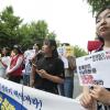 -7월 24일 오전 청와대 앞에서 여러 청년·학생 단체들이 모여 톨게이트 수납원 투쟁 지지 기자회견을 열고 있다.