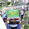 -집회를 마친 이주노동자들이 청와대 앞까지 행진을 하고 있다.
