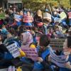 -서울대병원 비정규직 노동자들이 10월 31일 하루 파업을 하고 서울대병원 사측에게 필수유지업무 압박을 중단하고, 정규직 전환 약속을 지킬 것을 요구하고 있다. 