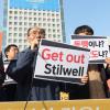 -데이비드 스틸웰 미국 국무부 차관보 방한을 규탄하는 기자회견이 11월 6일 오전 서울 외교부 정문 앞에서 열리고 있다.