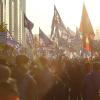 -대회를 마친 노동자들이 여의도 국회의사당 앞으로 행진을 하고 있다