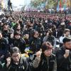-11월 16일 오후 여의도 국회 앞에서 열린 ‘2019 한국노총 전국노동자대회’에서 노동자들이 구호를 외치고 있다.