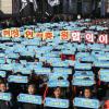 -11월 20일 오후 철도 노동자들이 서울역 광장에서 ‘철도노조 총파업선포 결의대회’를 열고 있다.