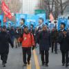 -‘이석기 의원 석방대회’에 참가해 행진하는 사람들.