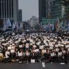 -12월 7일 오후 서울 종각역 앞에서 고 김용균 노동자 1주기 추모대회가 열리고 있다.