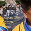 -12월 8일 홍콩 민중 80만 명이 5대 요구를 외치며 도심 행진을 하고 있다.