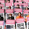 -2월 18일 오전 ‘미국의 방위비 강요 규탄, 호르무즈 파병 반대 100인 평화행동’ 참가자들이 서울 세종문화회관 앞에서 기자회견 및 퍼포먼스를 열고 있다.