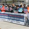 -민중공동행동이 3월 30일 오후 서울 종로구 광화문광장 주한 미국대사관 앞에서 ‘한국노동자 볼모로 방위비 강요하는 미국규탄’ 기자회견을 열고 있다.