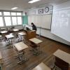 -4월 9일 오전 서울 마포구 서울여자고등학교 3학년 5반 교실에서 학급 조회가 원격으로 이뤄지고 있다.