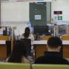 -4월 21일 오전 서울서부고용복지센터에서 실업자들이 상담을 받고 있다.